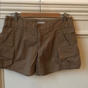 Vince tan pocket short.
